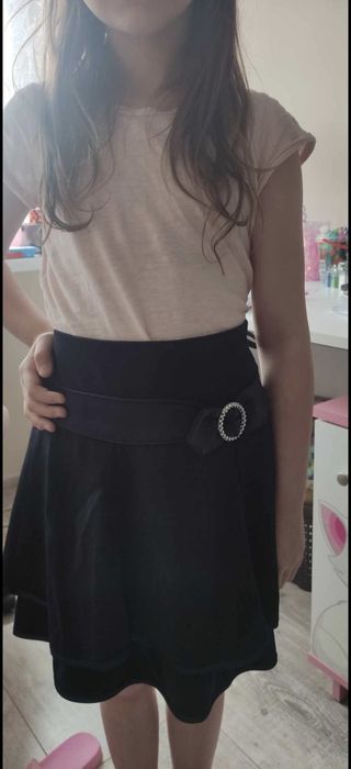 r.122 (duże) Spódniczka granatowa okolicznościowa gładka