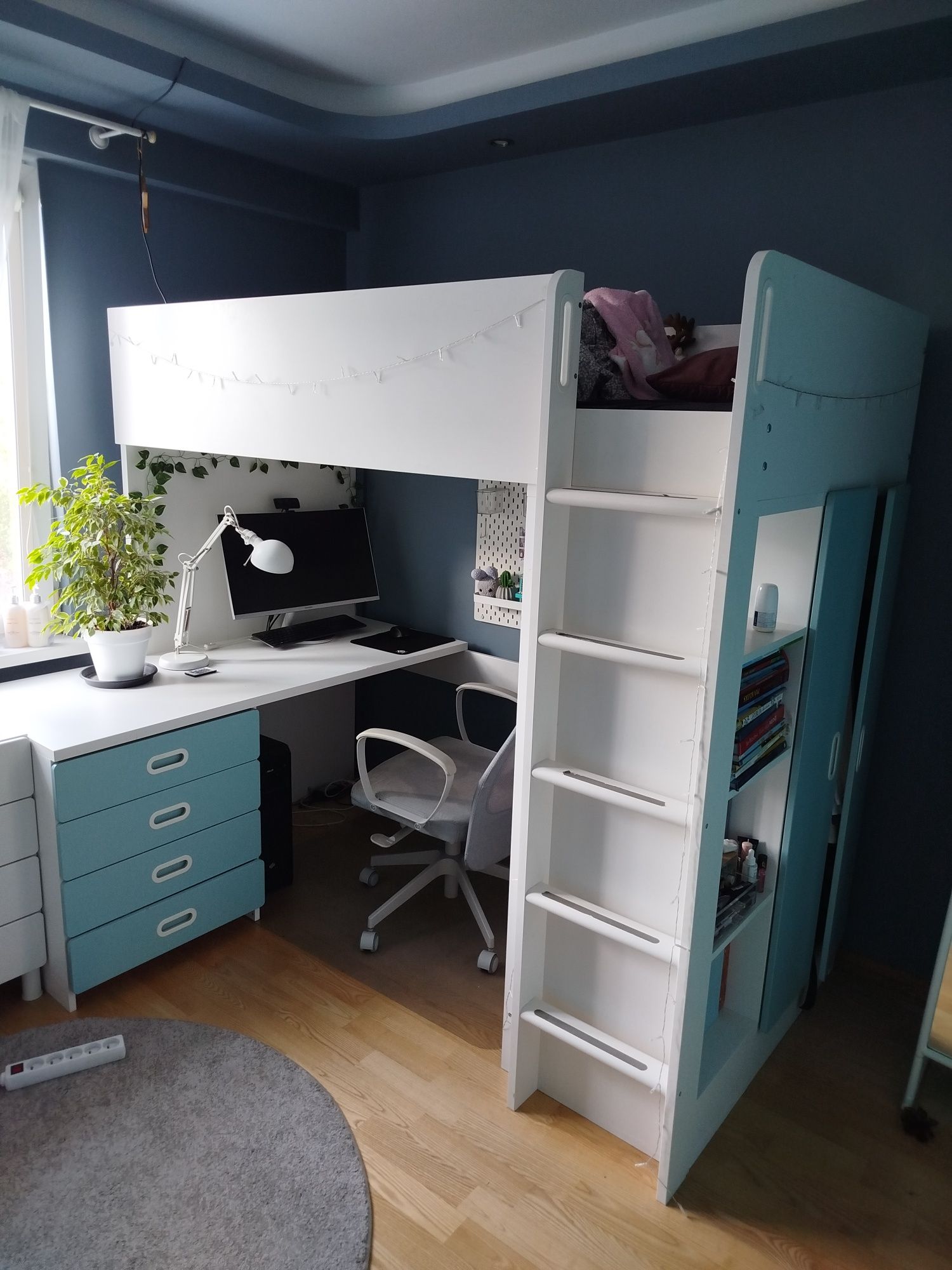 Łóżko na antresoli+biurko+materac Ikea