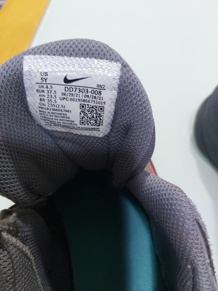 Sapatilhas criança Nike tamanho 37,5