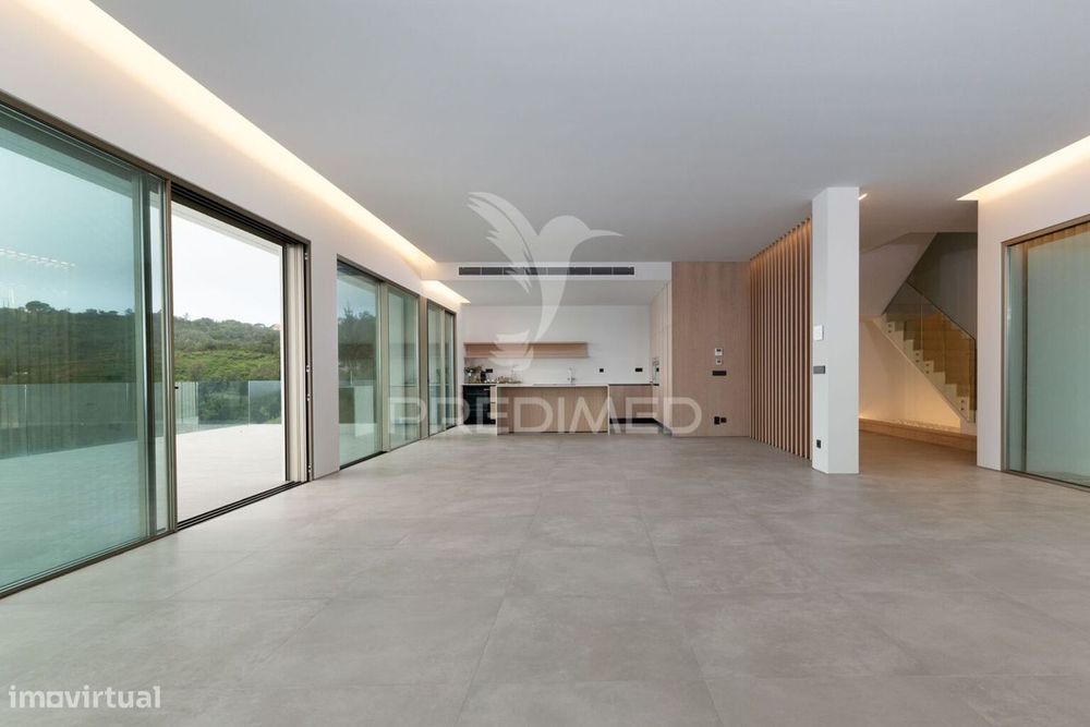 Moradia T3 de Luxo com linhas modernas e vistas panorâmicas