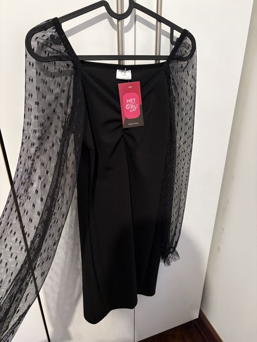 Czarna przylegająca sukienka NOWA