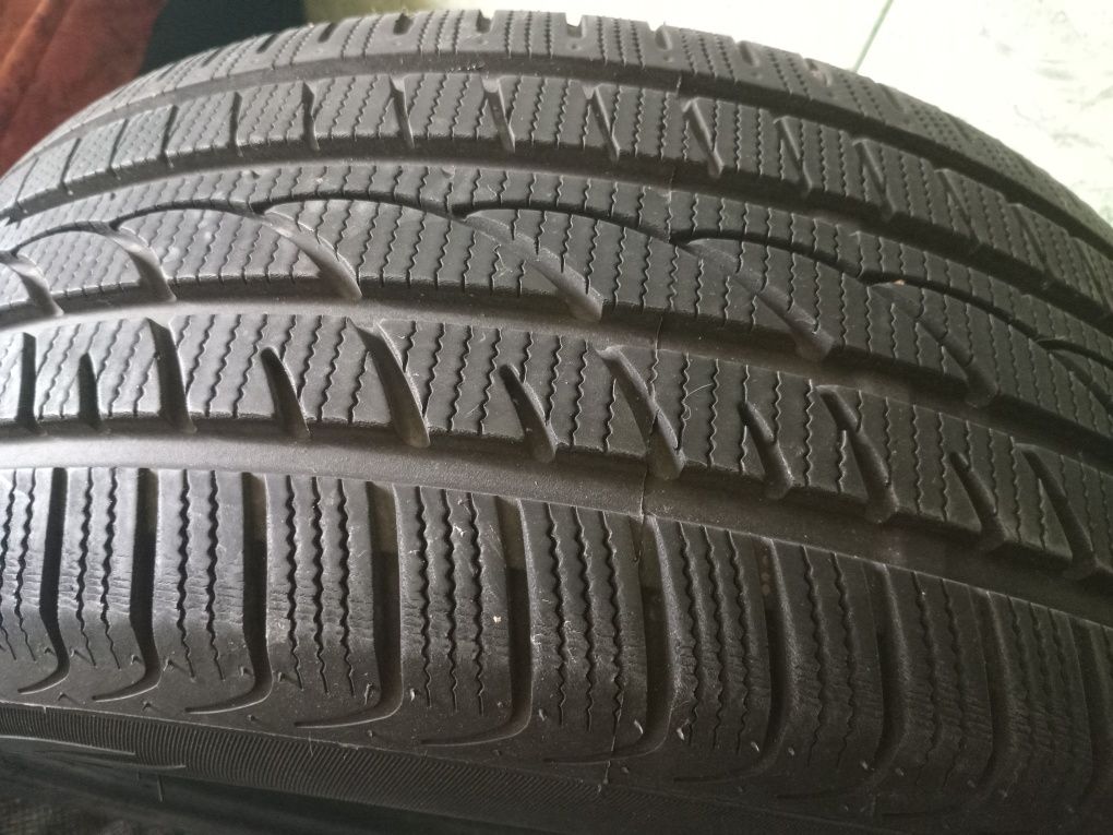 215/50/R17 2024 року ідельний стан  Powertrac Snowstar