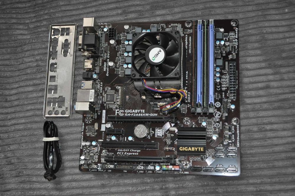 Gigabyte GA-F2A88X-D3H AMD FM2 HDMI USB 3.0 + AMD A8-6600 + 16Gb