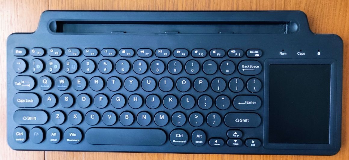 Bezprzewodowa klawiatura dla wielu urządzeń