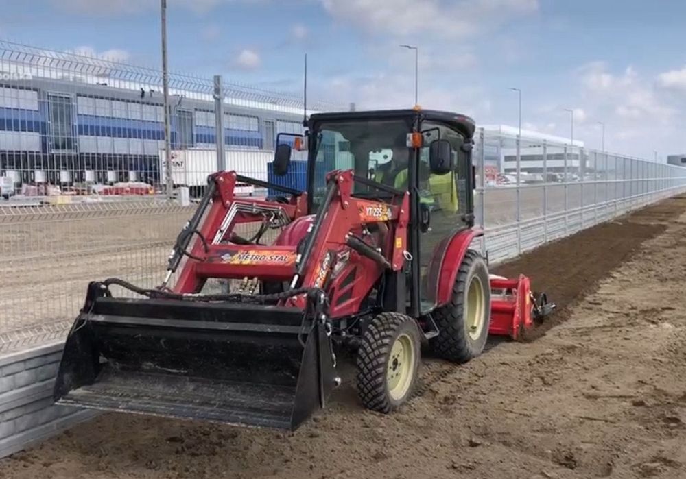 Traktor Yanmar z ładowaczem