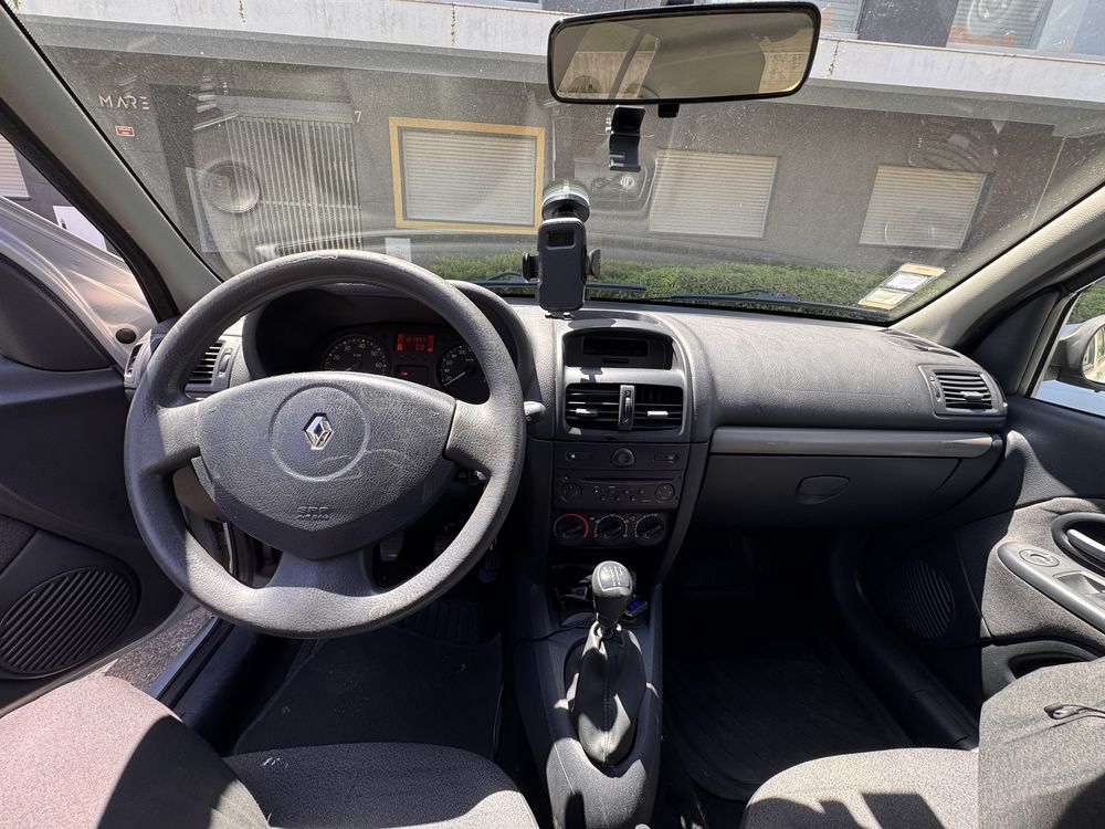 Renault Clio II fase III E04 Ano 2004 - 1.2 16V