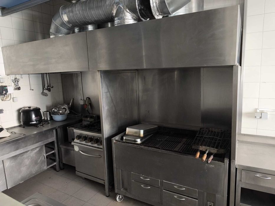 Equipamentos Hotelaria - Churrasqueira/Vitrines/Bancadas