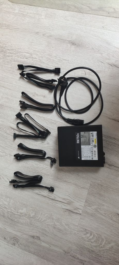 Corsair RM750x 80 plus Gold