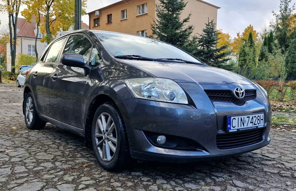 Toyota Auris Toyota Auris z 2009 roku benzyna