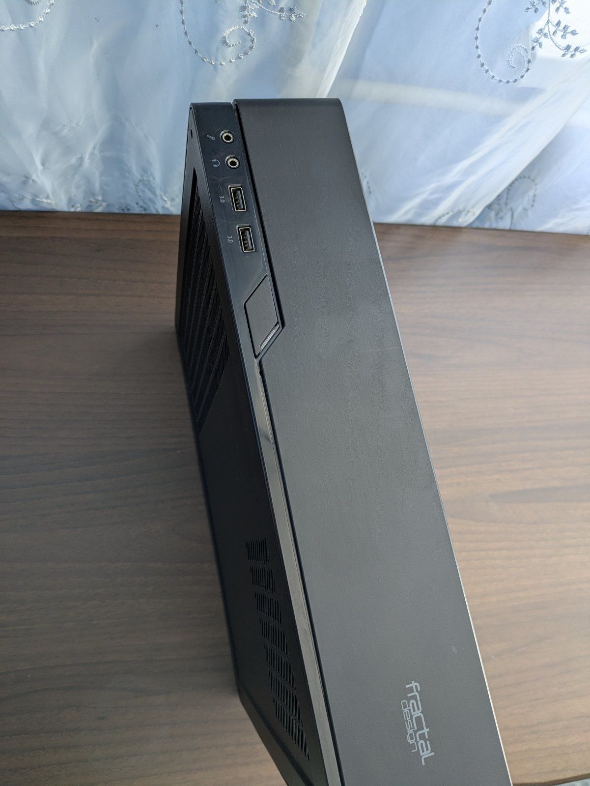 Корпус для пк fractal design node 202