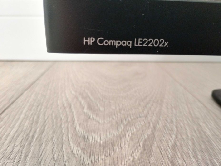 2x Monitor HP Compaq LE2202x