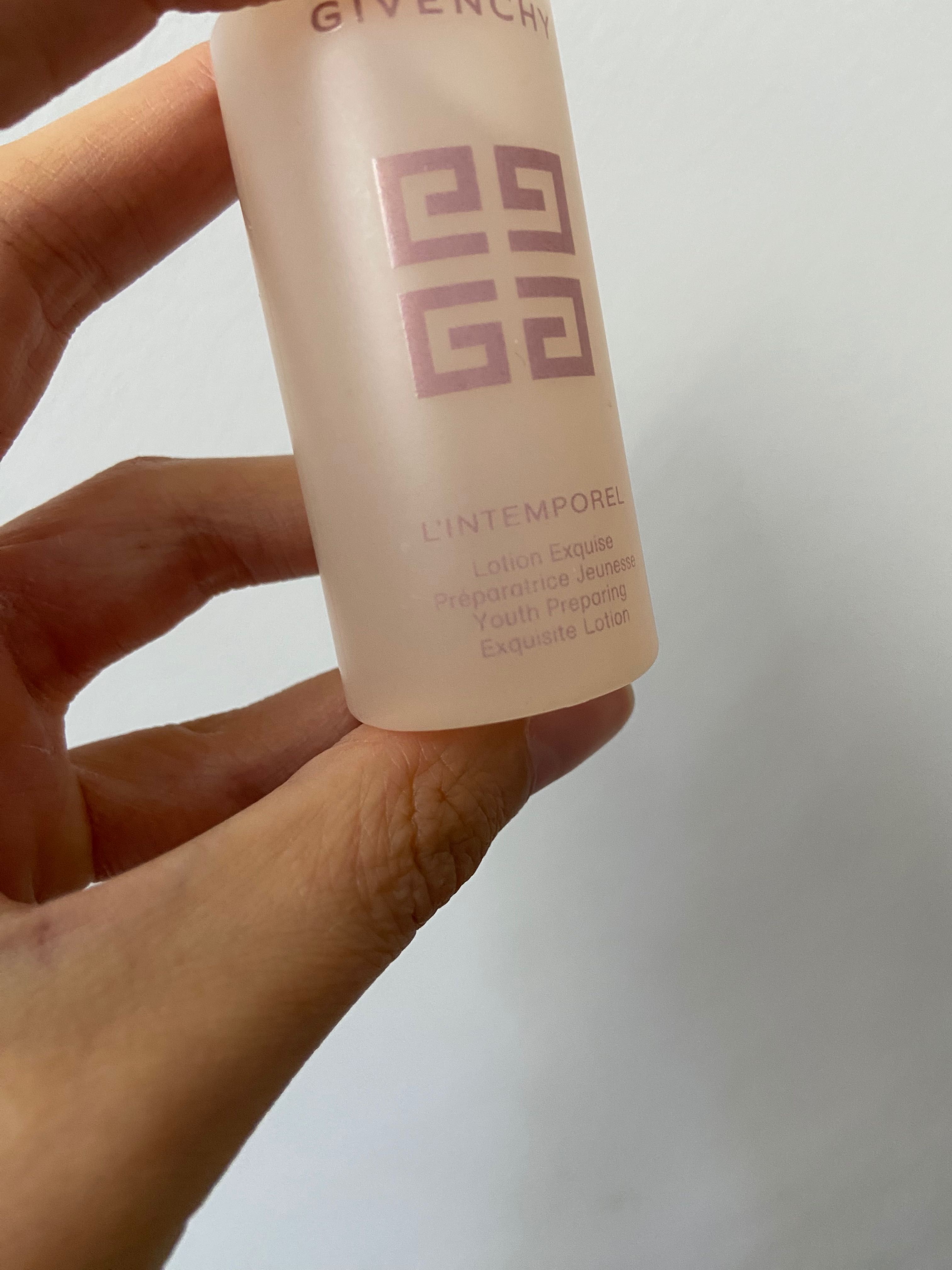 Odmładzający lotion do twarzy Givenchy L’Intemporel Youth Lotion