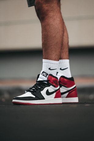 Мужские женские кроссовки Nike Air Jordan 1 красные с черным 36-45