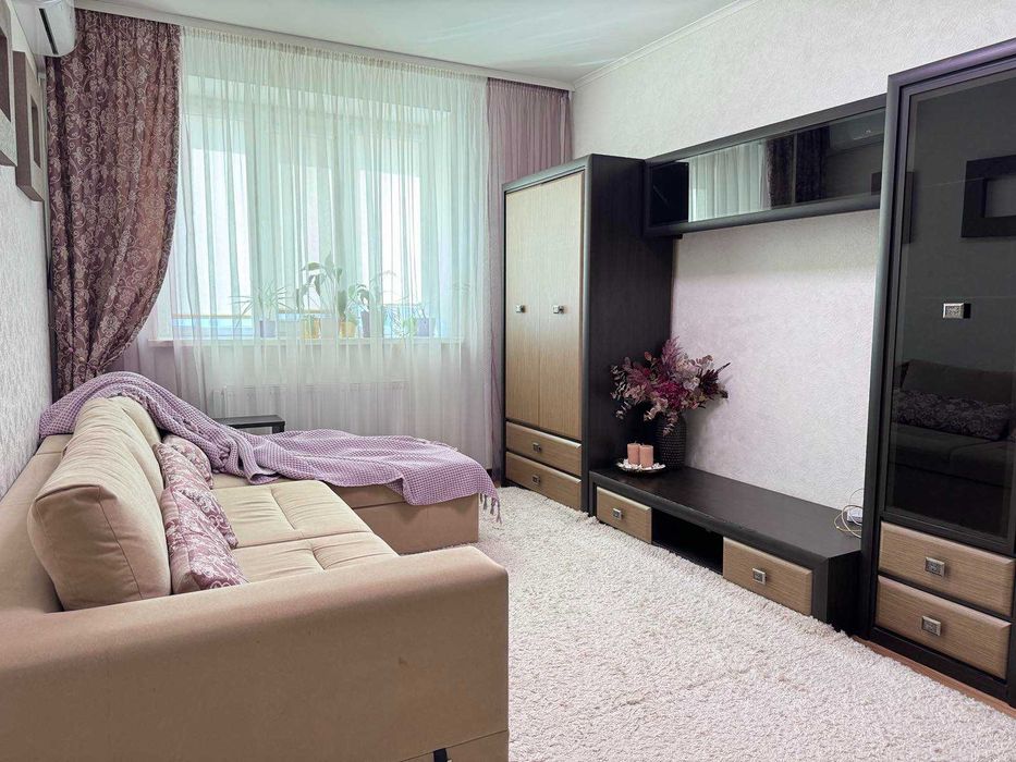 Оренда! Однокімнатна квартира 41 кв.м. Боголюбова,4. Є кладова, балкон