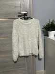 Jasny futrzany włochaty gruby sweter Cropp S