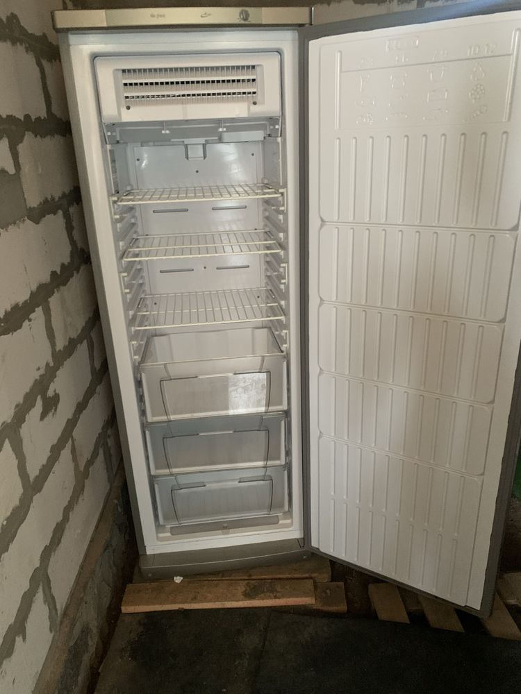 Морозильна камера Hotpoint ariston RMUP167XNFH