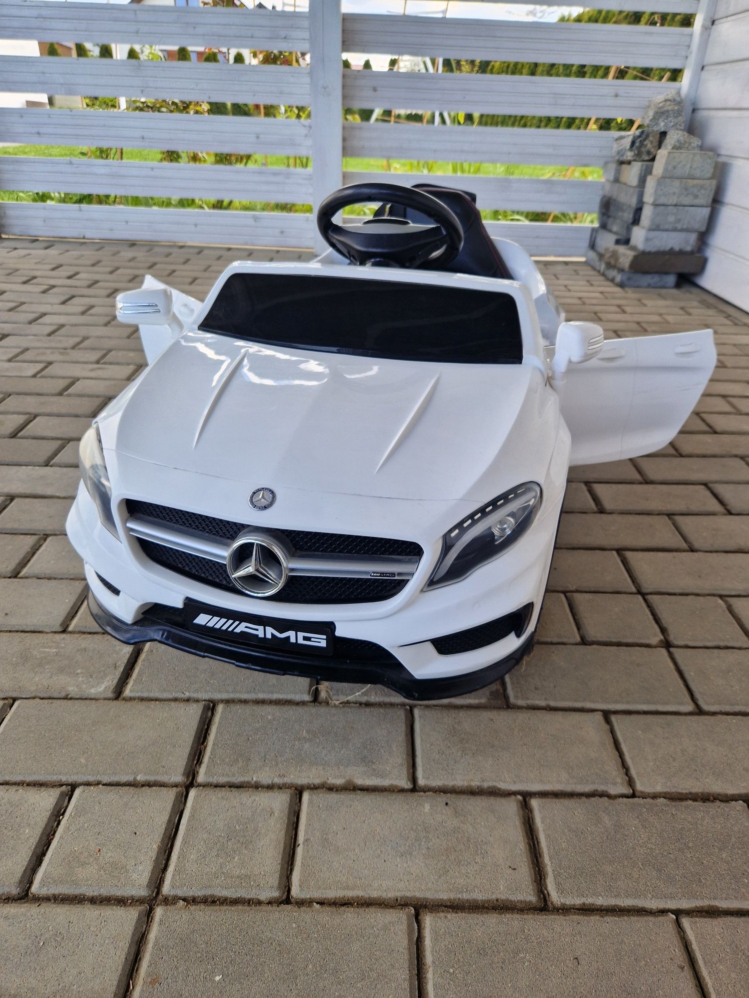 Autko elektryczne Mercedes