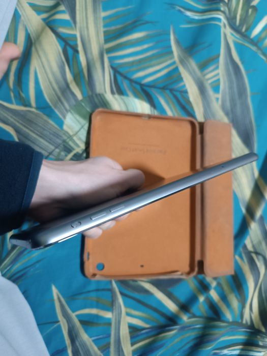 Продам айпад 2міні