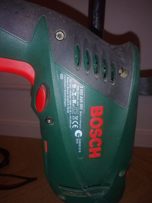 Wiertarka Bosch na statywie z imadłem