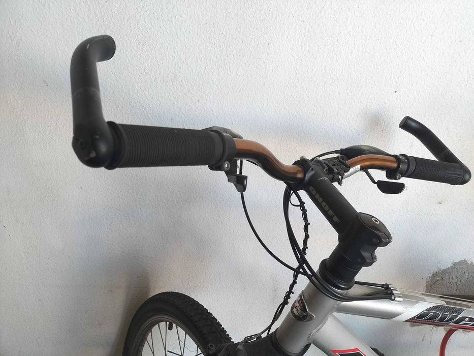 Bicicleta de estrada e montanha