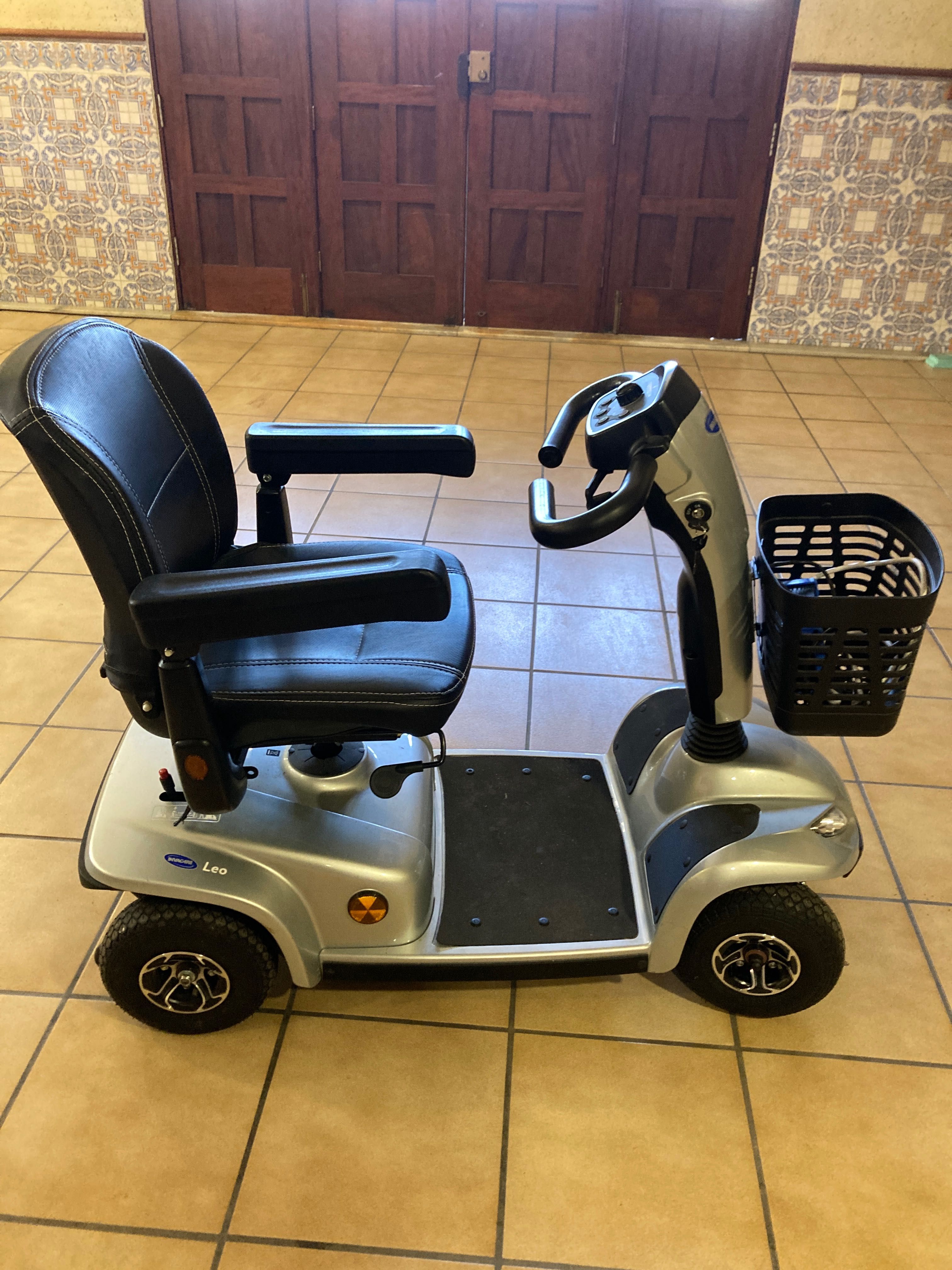 Scooter, em bom estado de conservação.      Enviar e-mail ou mensagem