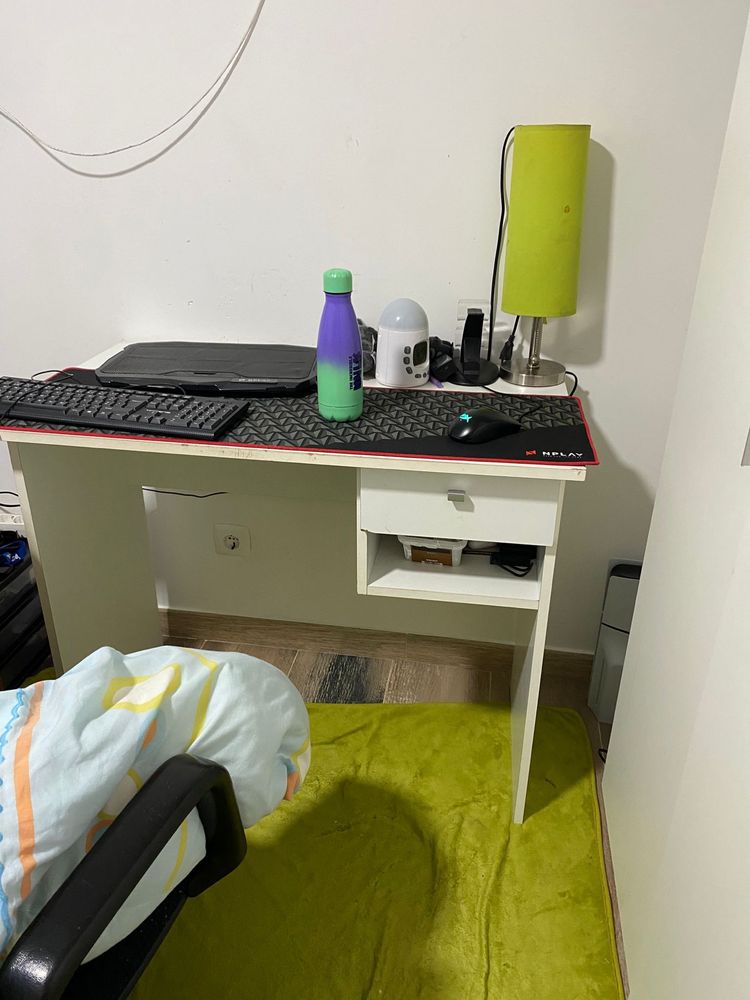 Secretária compacta com gaveta