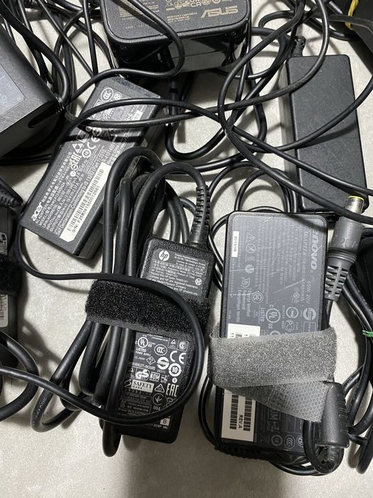 Супер лот зарядки до ноутбуків та surface на відновлення! D972