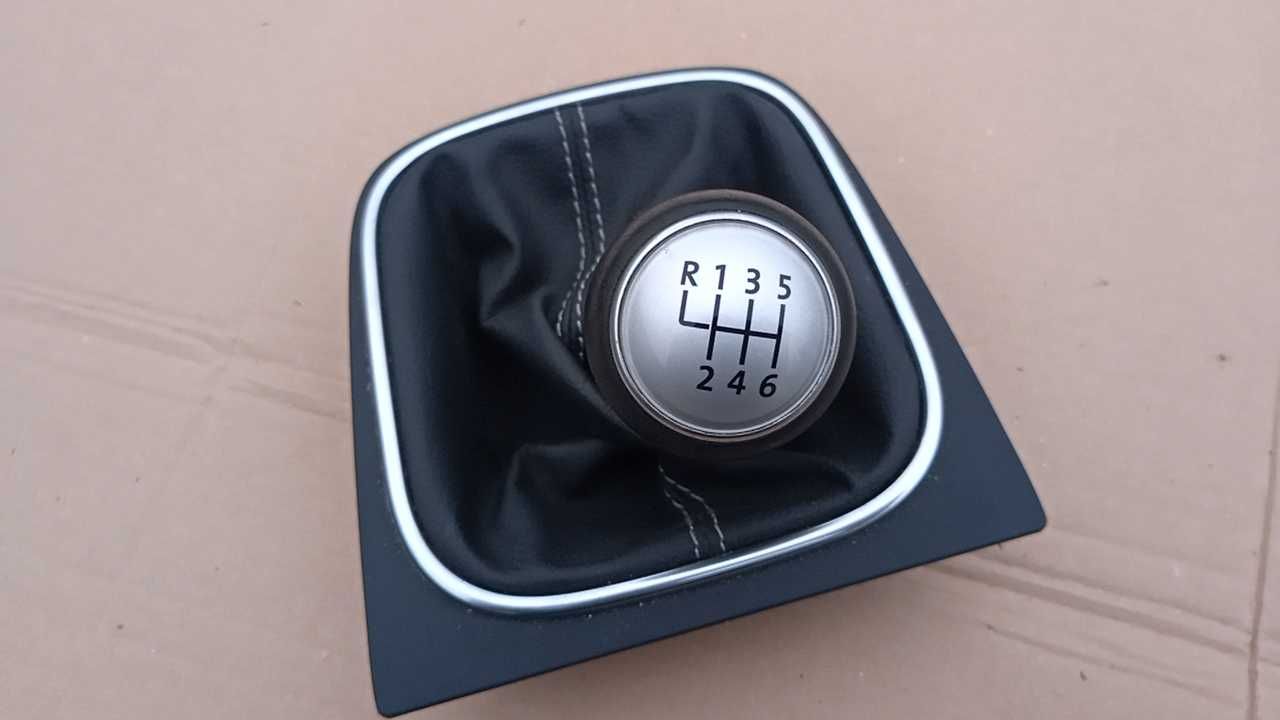 Ramka mieszka gałka VW Golf V