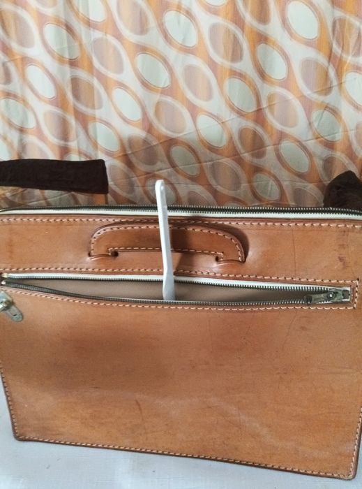 Mala de couro em bom estado