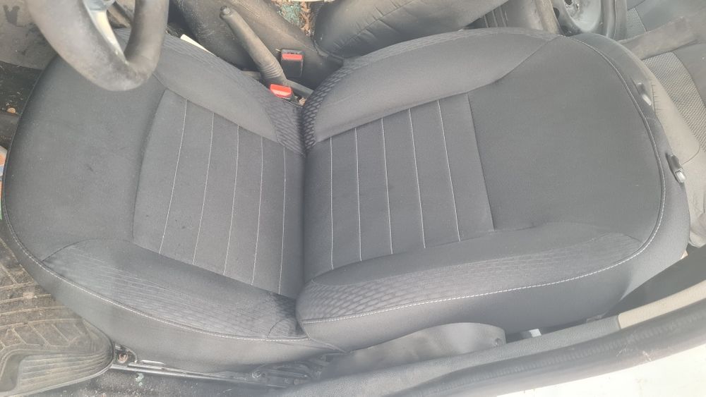 Сидіння водійське переднє ліве Renault Logan Sandero 2 II сидение