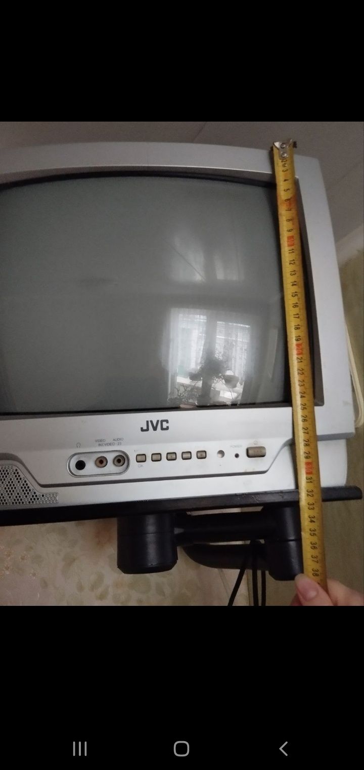 Телевизор JVC  б.у с кронштейном