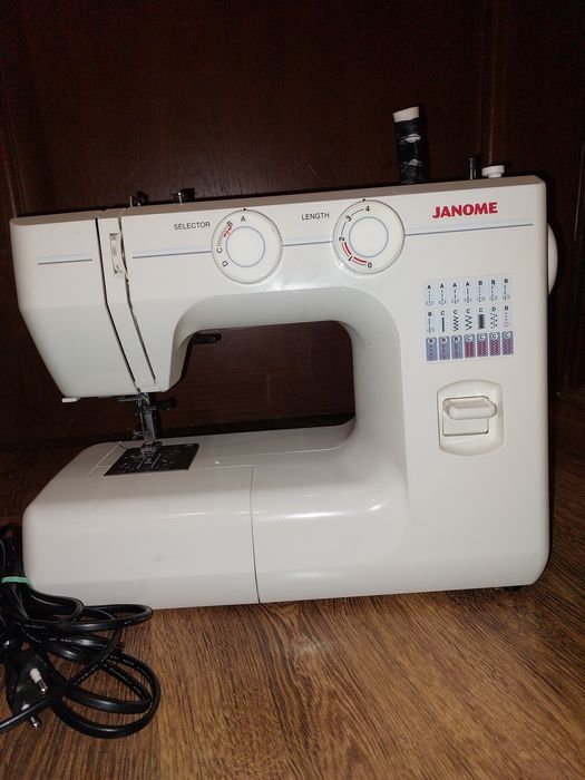 Швейная машинка Janome