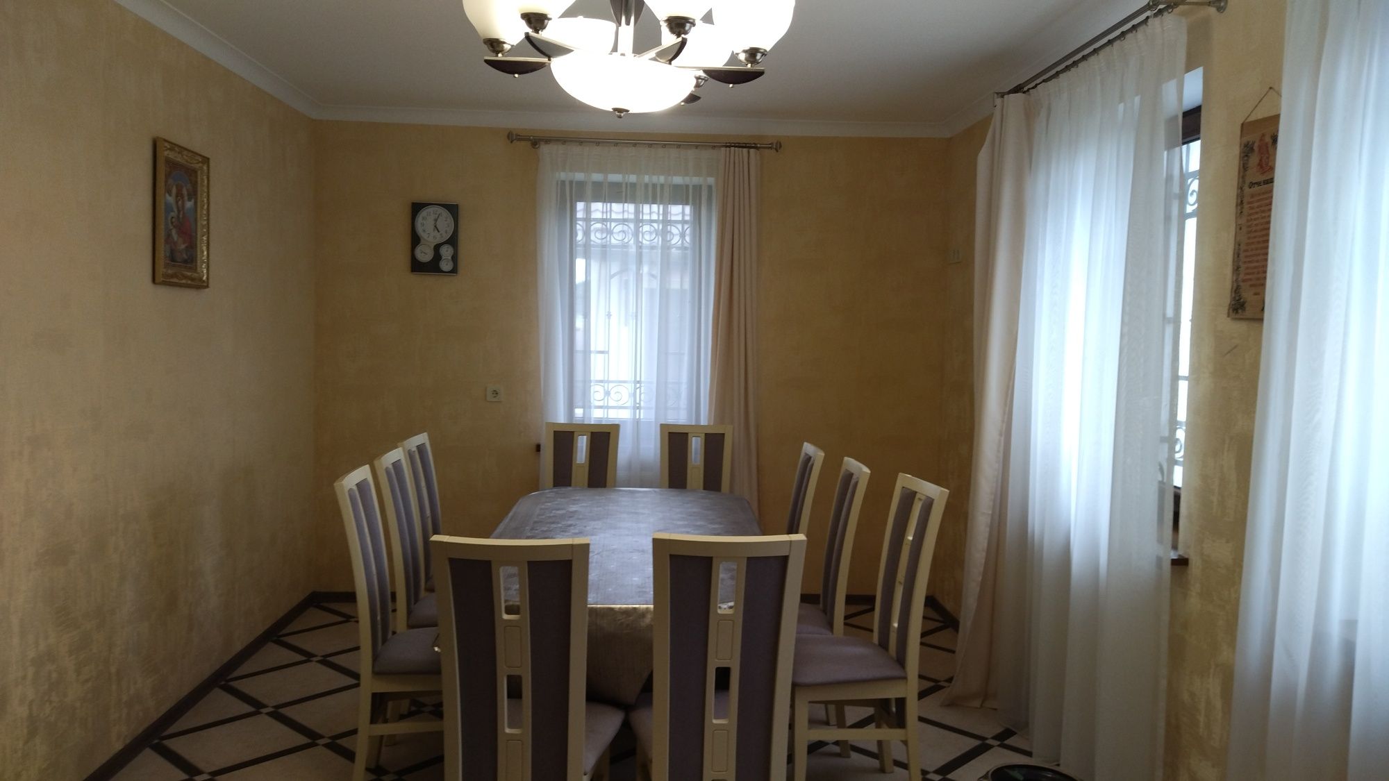 Продається будинок по близу м. Івано Франківська, в селі Черніїв.
