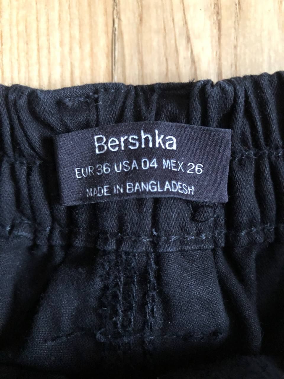 Штани bershka карго чорні з манжетами