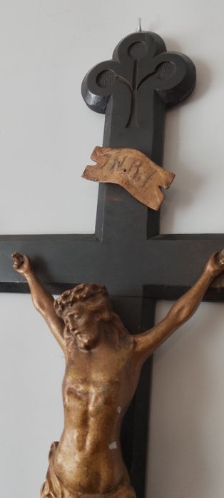 Duży drewniarewniany krzyż z XIX wieku