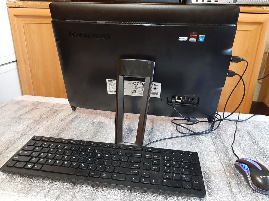 Sprzedam lenovo 19 5 cale led ma wbudiwane glosniki 3xusb hdmi blutu