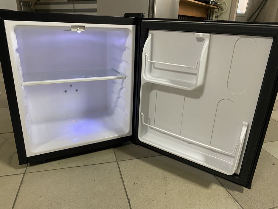 Мини холодильник Klarstein Silent Cool 10033055