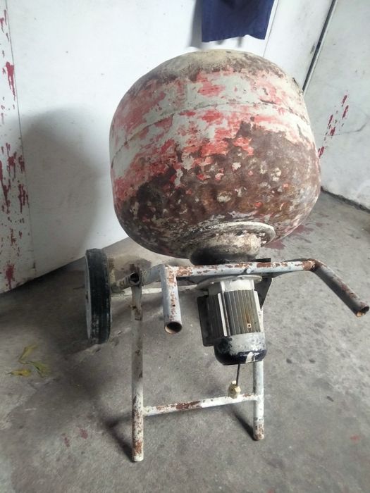 Vendo betoneira carro mão