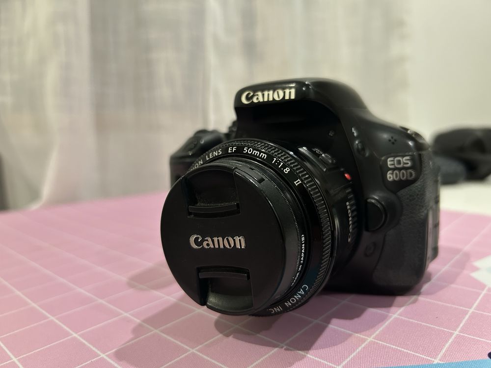 Maquina Fotografica Canon DSLR EOS 600D + Canon 50mm (0.45m/1.5ft)