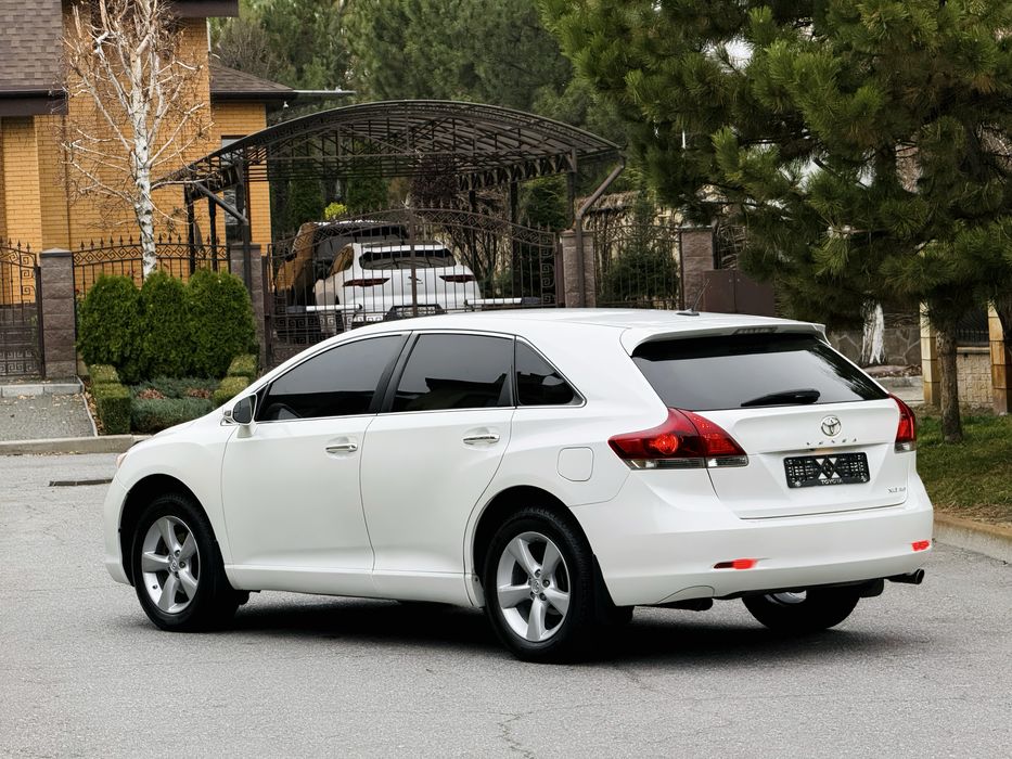 Продам свой любимый автомобиль Toyota Venza