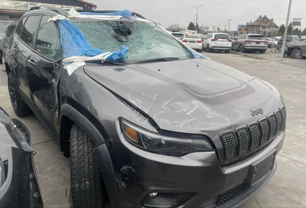 Продам Jeep Cherokee  2022 3.2л 44 ТИС КМ розмитнений у Львові