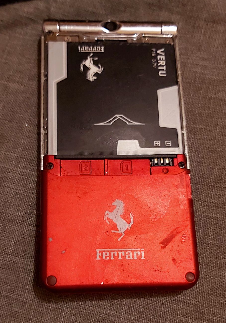 Телефон Vertu Ferrari F16