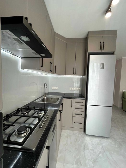 Здається ексклюзивна 3-кімнатна квартира з кухнею-студією