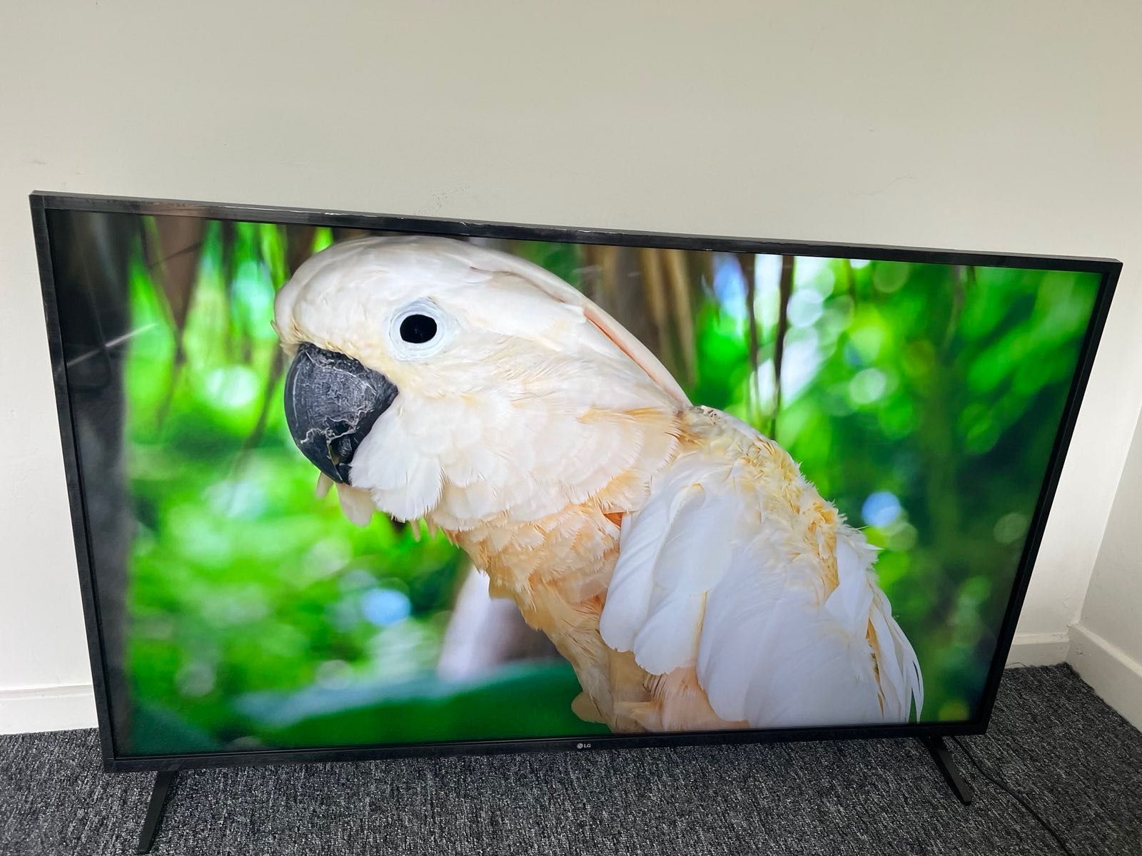 LG smart телевізор 55