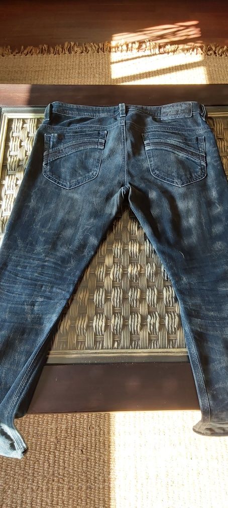 Jeans Diesel modelo Thanaz