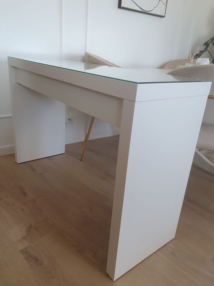 Toaletka Malm konsola Ikea biała szkło