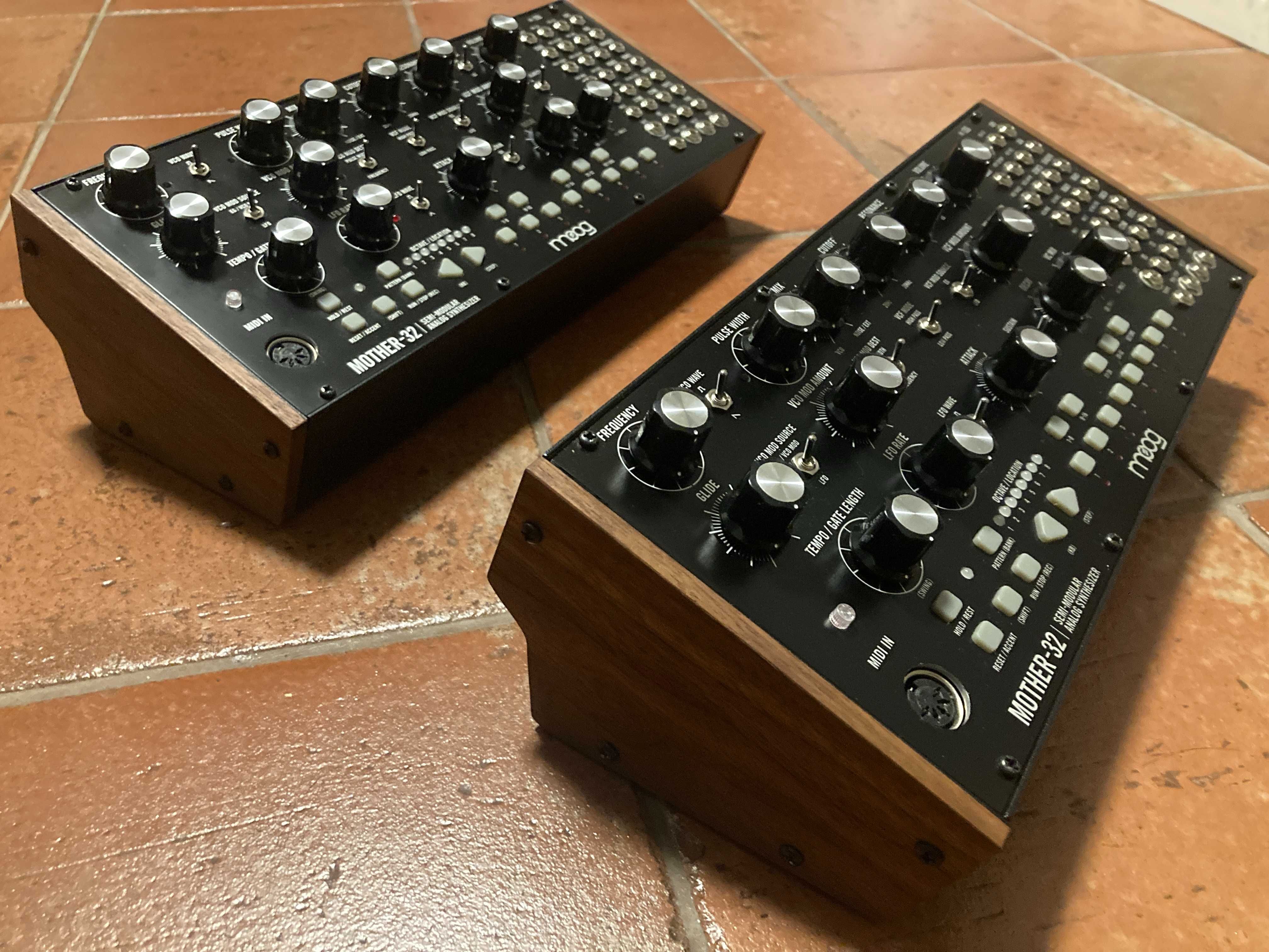 2x Moog Mother 32 sintetizador semi-modular
