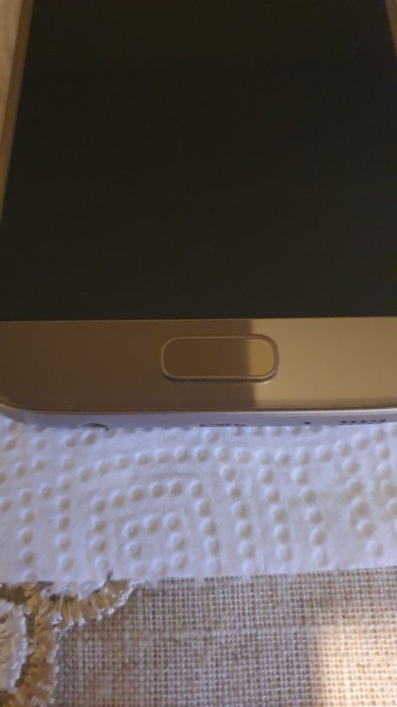 Wyświetlacz  LCD  Samsung S7  Gold .