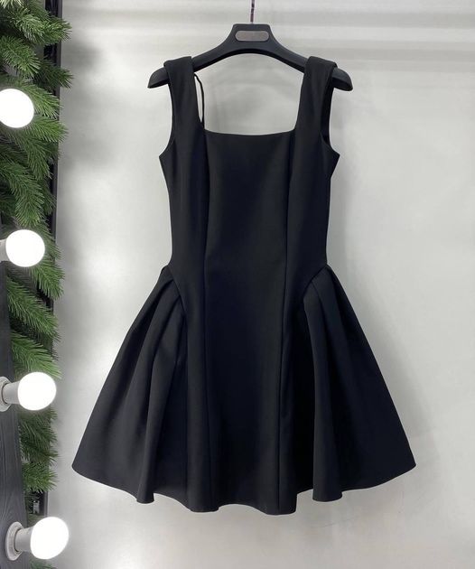 Чорна міні сукня розмір s