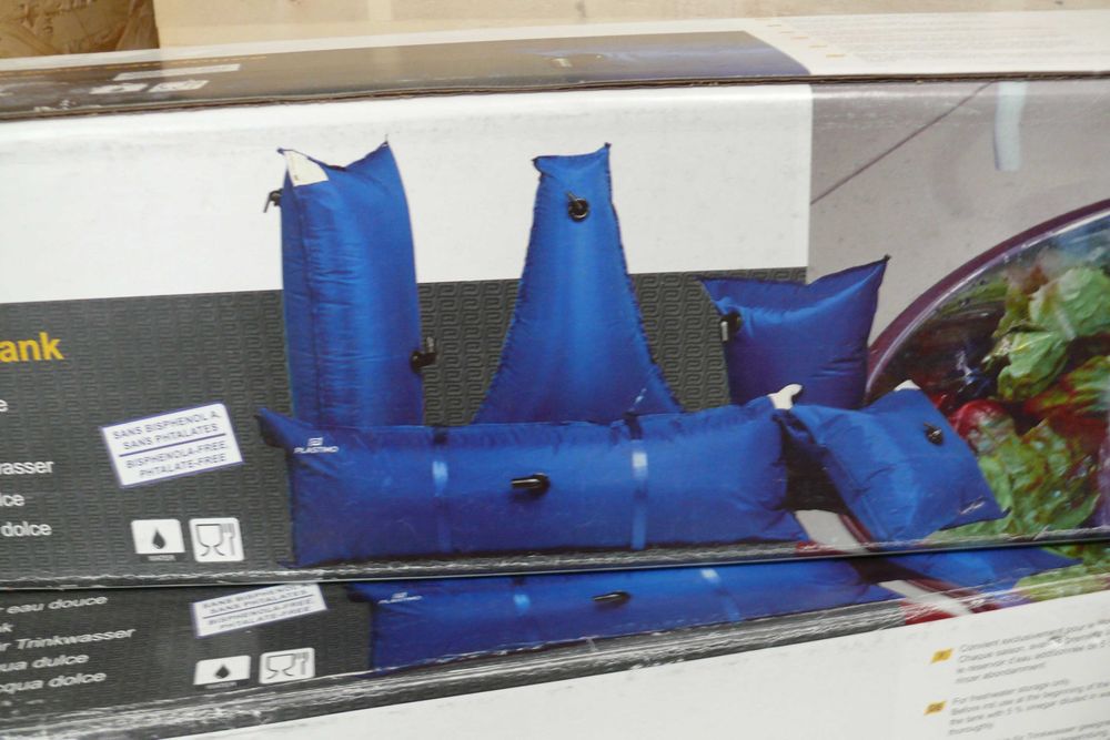 Depósito de água doce flexível da marca Plastimo.